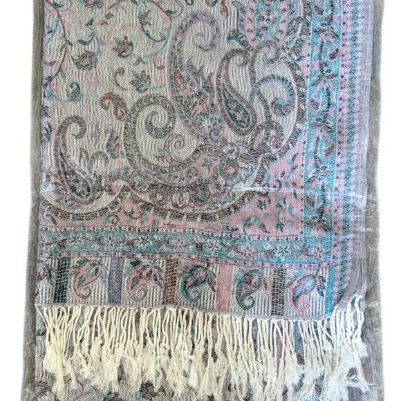 NWOT Pashmina wrap - Picture 7 of 7